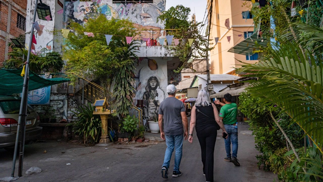 Phnom-Penh-Street-Art-Tour-001.jpg