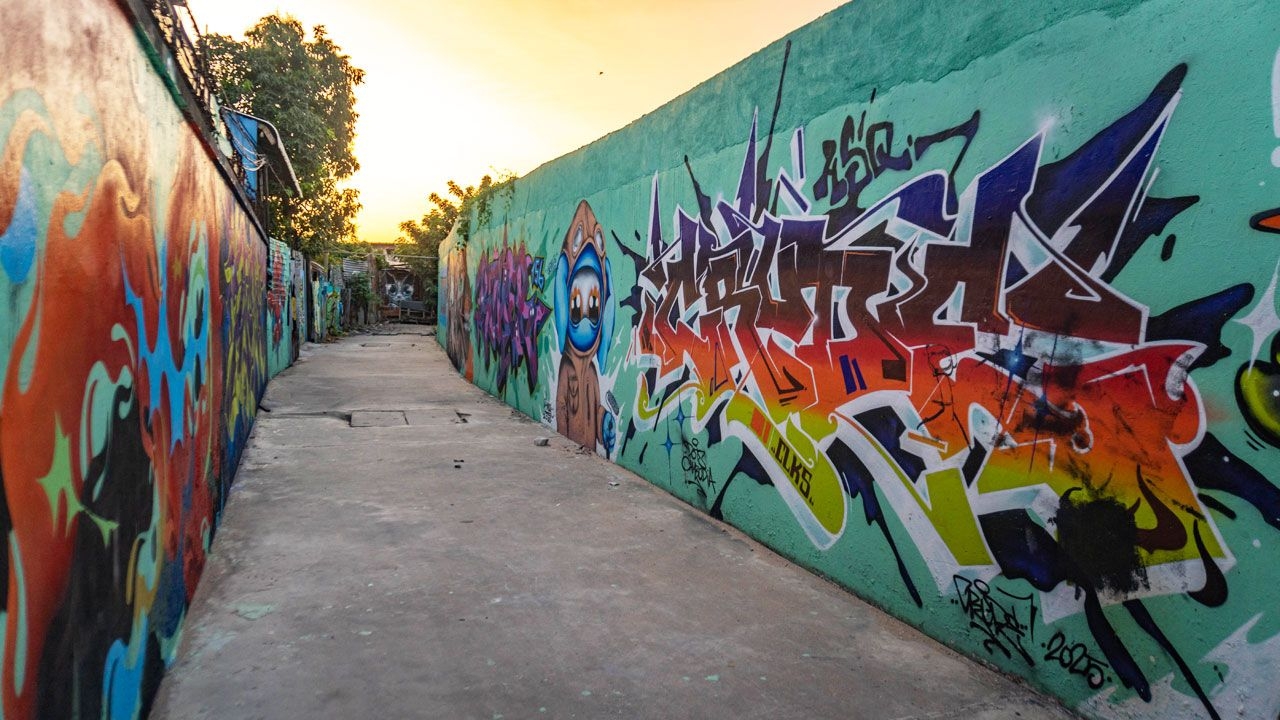 Phnom-Penh-Street-Art-Tour-002.jpg