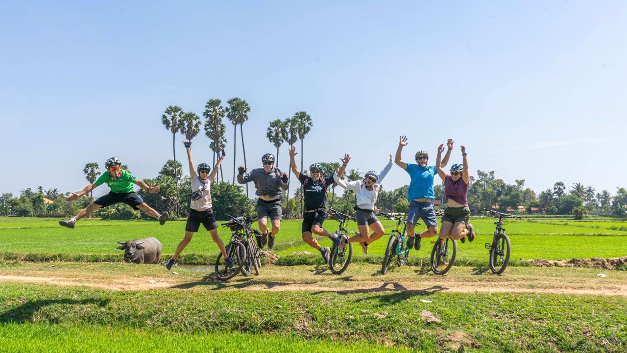 angkor-wat-bike-tour1.jpg