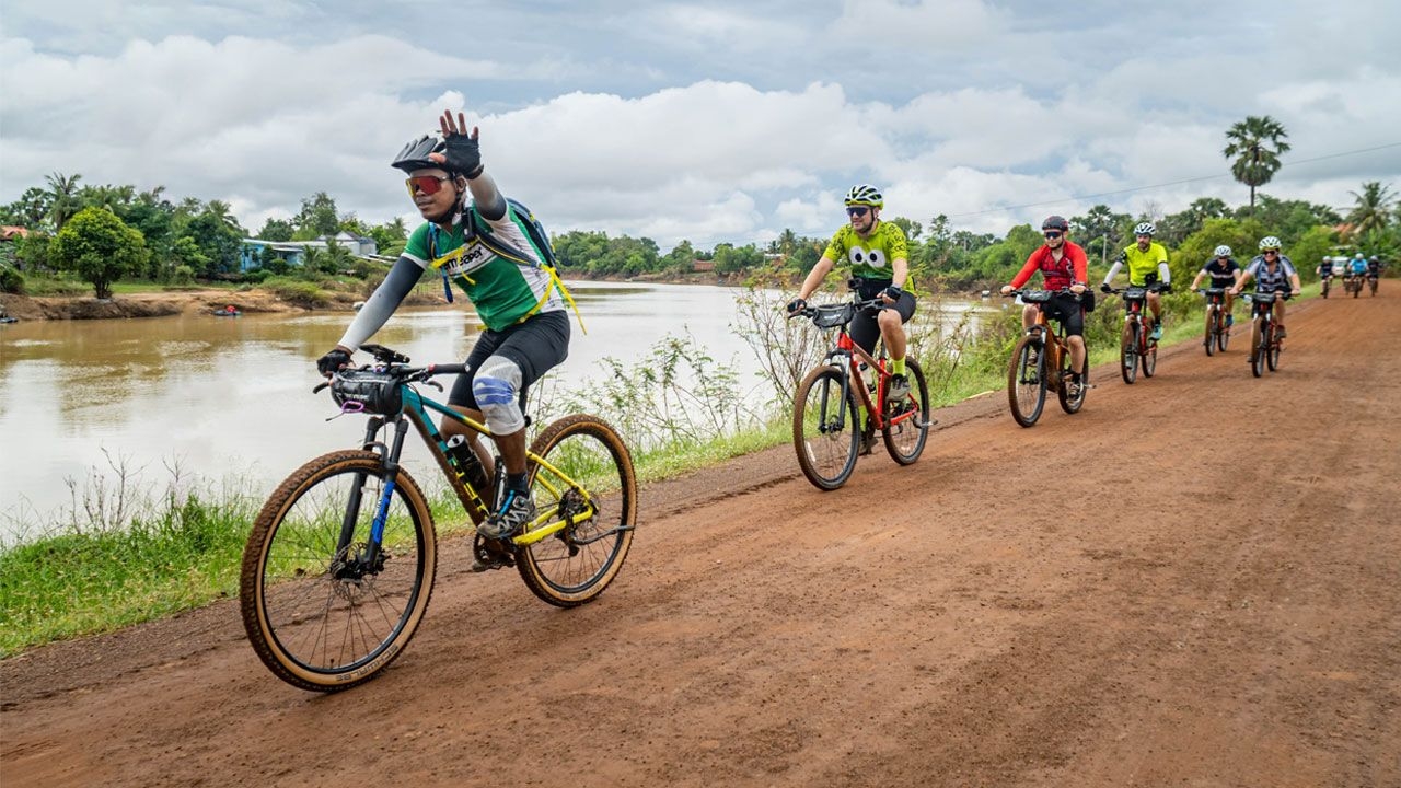 cambodia-bicycle-tour-002.jpg
