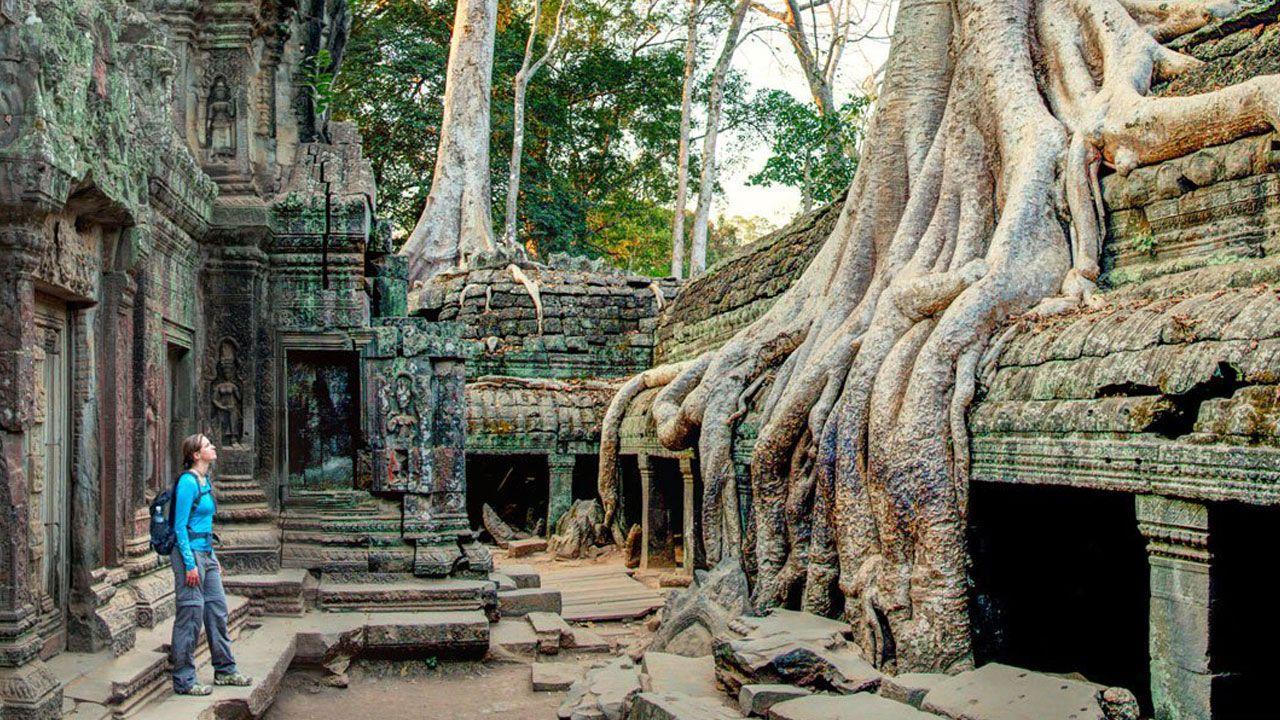 Angkor-wat-tour-in-cambodia.jpg