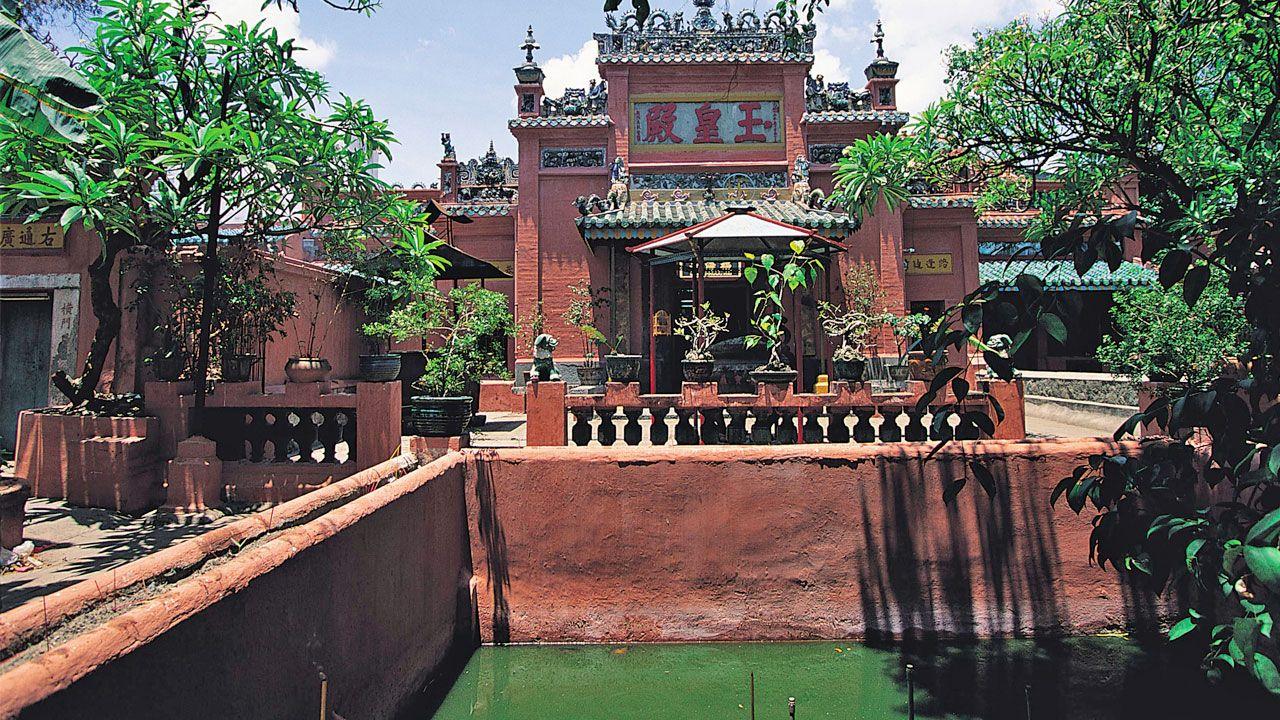 Jade-Emperor-Pagoda.jpg