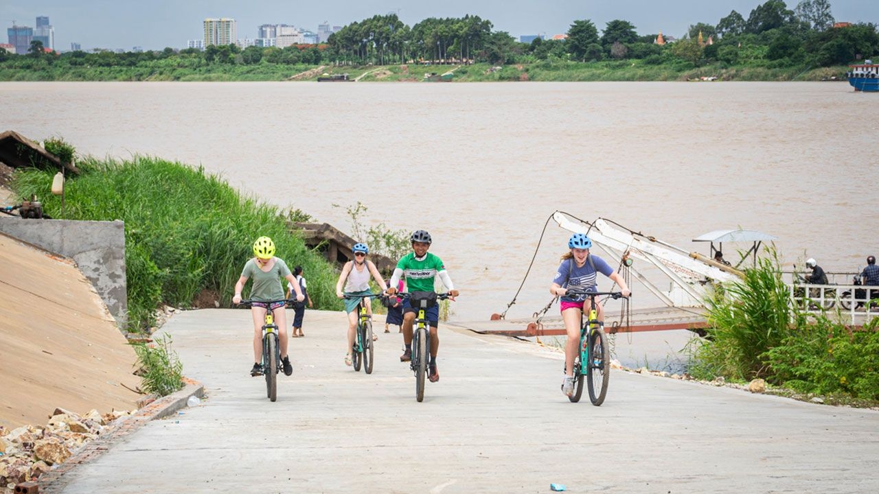 Phnom-Penh-silk-island-bike-tour076.jpg
