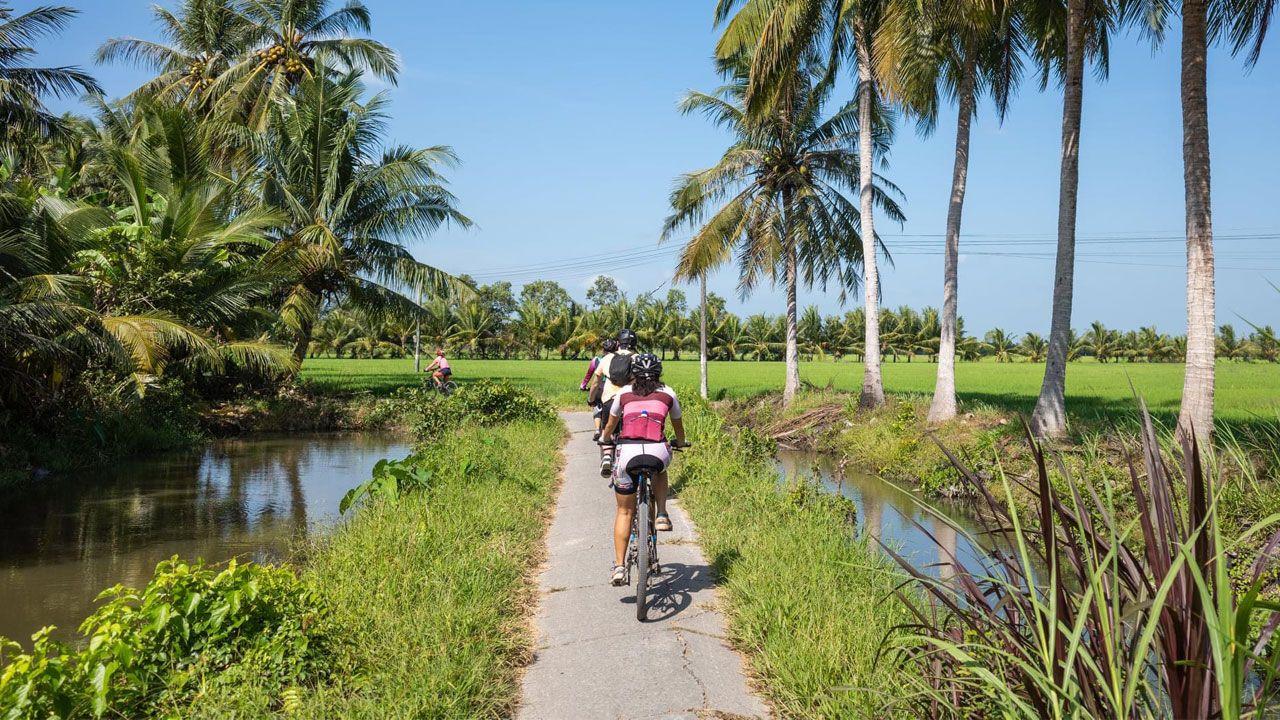 https://cms.siemreaper.comvietnam-and-cambodia-bike-tour.jpg